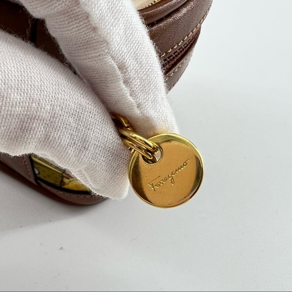 ✈️Sold!Salvatore Ferragamo mini bag - Picture 9 of 12